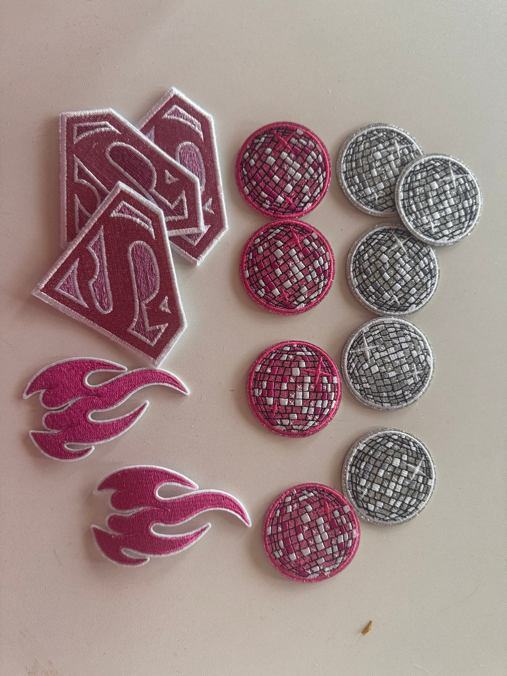 400+ Iron-On Patch Reseller Lot + 30 Purse Chains | Wholesale Bulk Craft Bundle