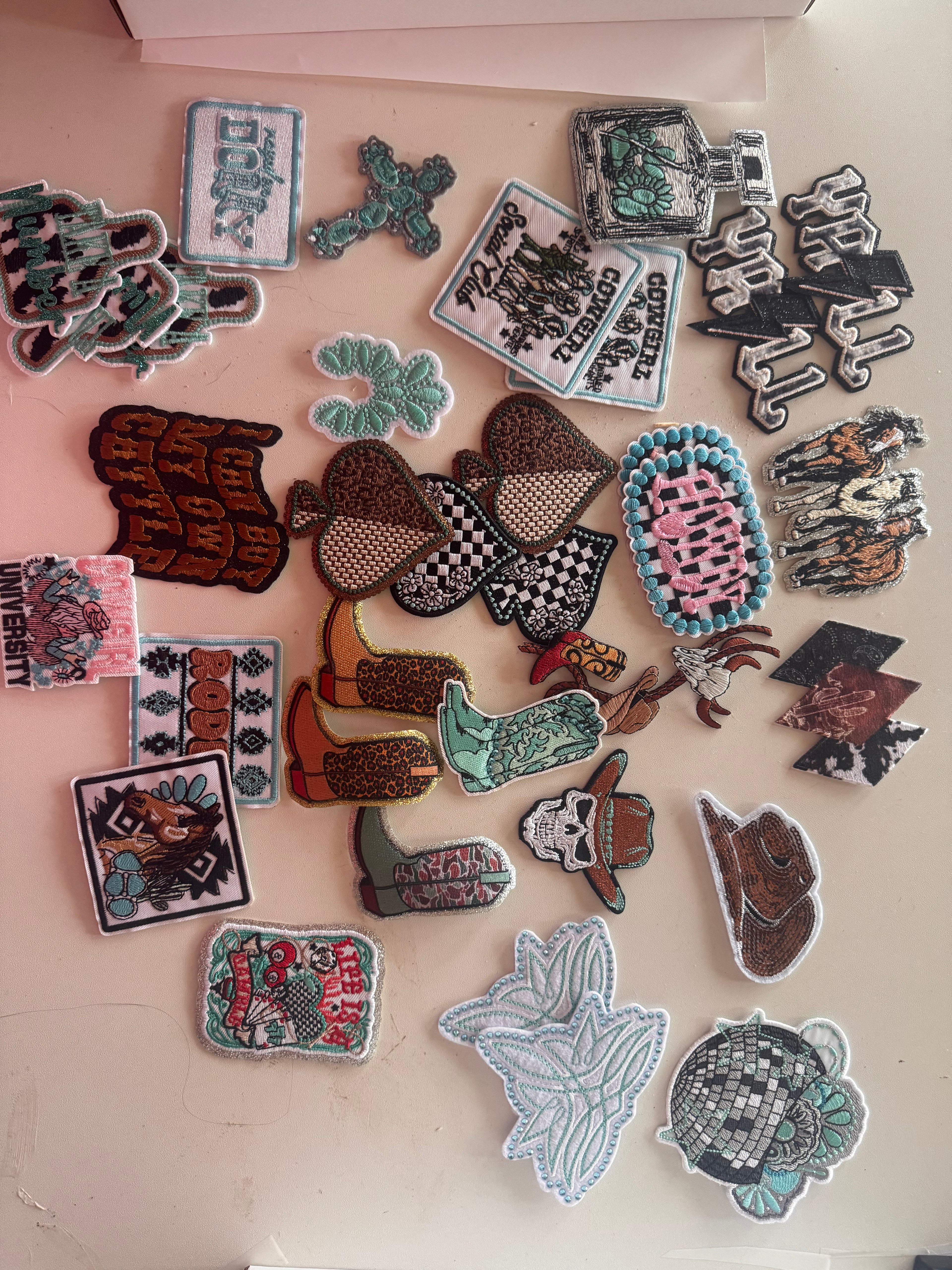 400+ Iron-On Patch Reseller Lot + 30 Purse Chains | Wholesale Bulk Craft Bundle