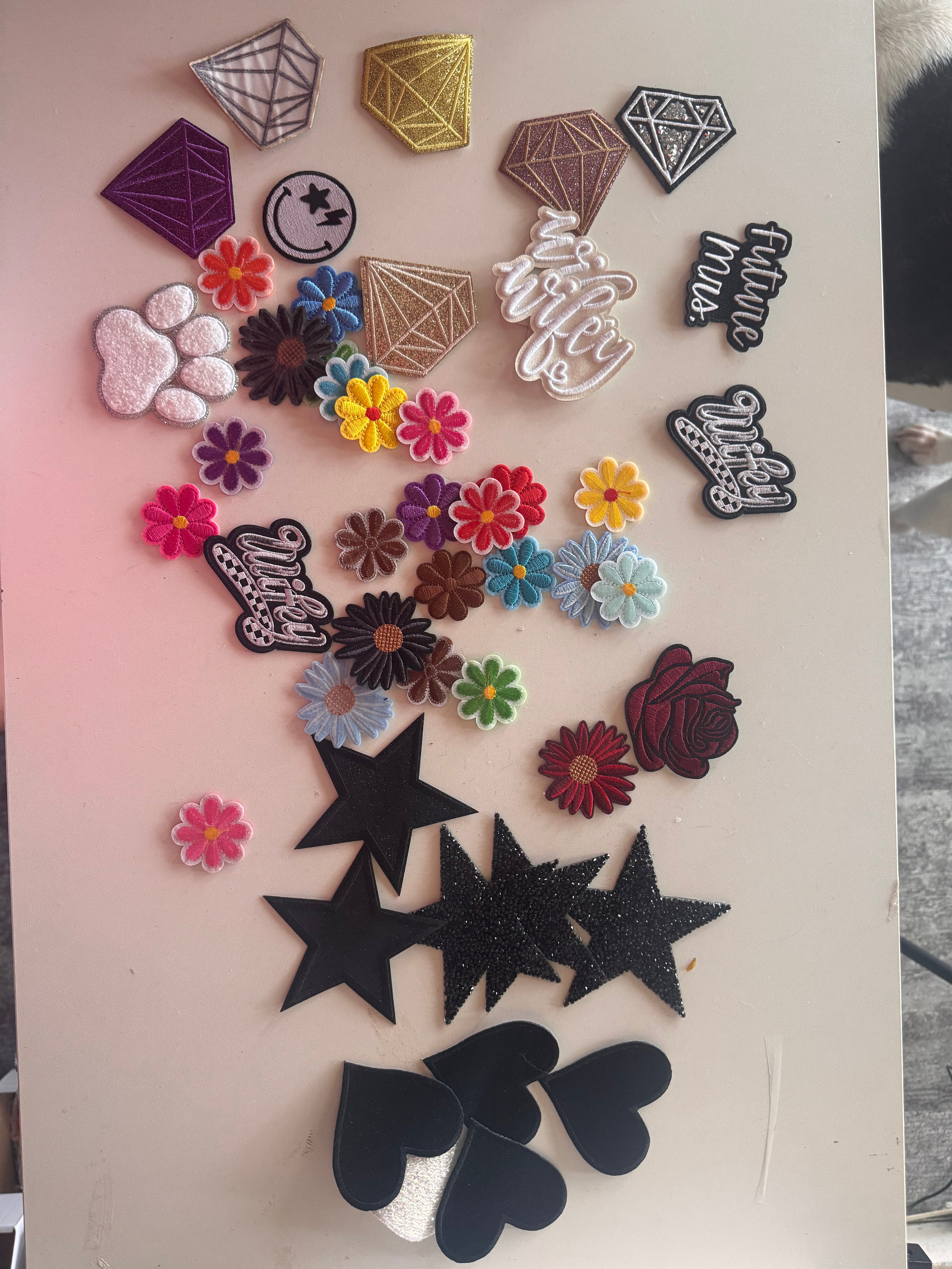 400+ Iron-On Patch Reseller Lot + 30 Purse Chains | Wholesale Bulk Craft Bundle